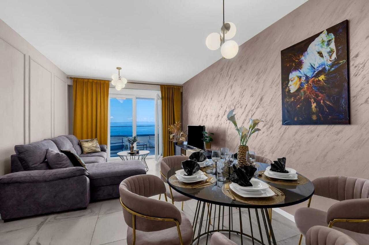 Luxury Mirage Apartment
